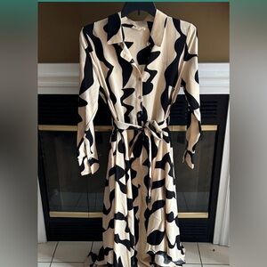 Entro Black and Cream Long Sleeve Dress